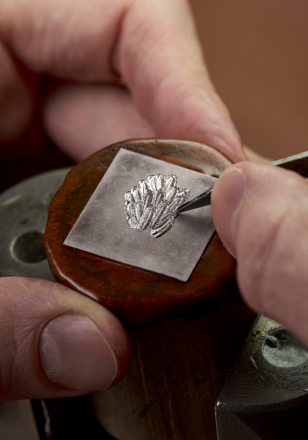 TAOS Envol Rouge Hand-Engraving | OsterJewelers.com